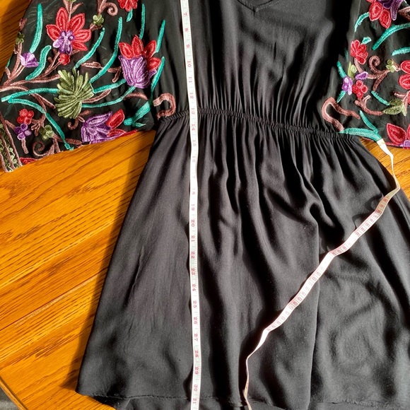 Embroidered Floral Kimono-Sleeved Dress - Picture 9 of 10